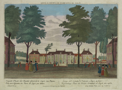 206276 Gezicht op het Zusterplein met de voorgevel van de gebouwen van de Broedergemeente te Zeist, met in het midden ...